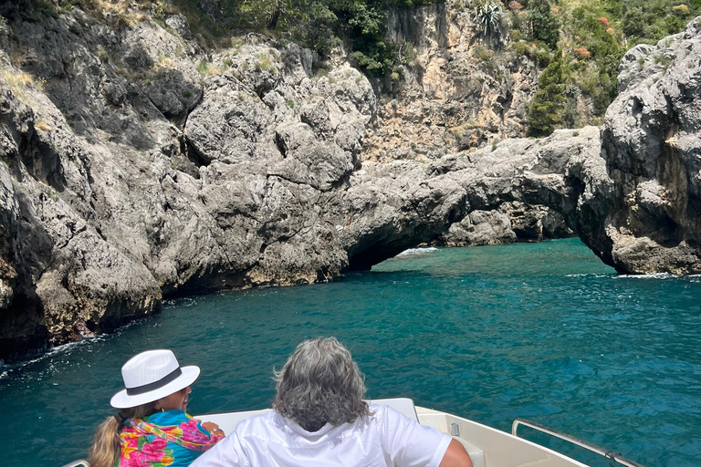 Sorrento: Excursão de 1 dia de barco pela Costa Amalfitana com Limoncello