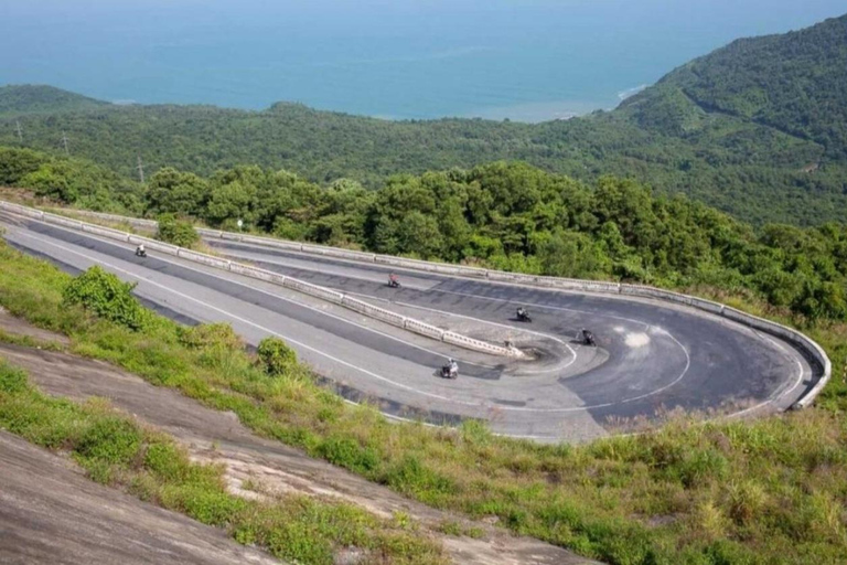 Traslado de Hue para Hoi An via Hai Van Pass - parada turísticaCarro particular via Hai Van Pass e passeios turísticos