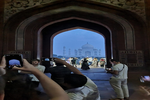 Agra: Taj Mahal Guided Tour Tour with Lunch at 5-Star Hotel, Monument Ticket Local Guide