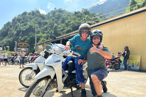 Van Hanoi - Ha Giang Loop Motobike tour Kleine groep 3D2NHa Giang Loop Motobike tour 3D2N Zelf rijden - Kleine groep