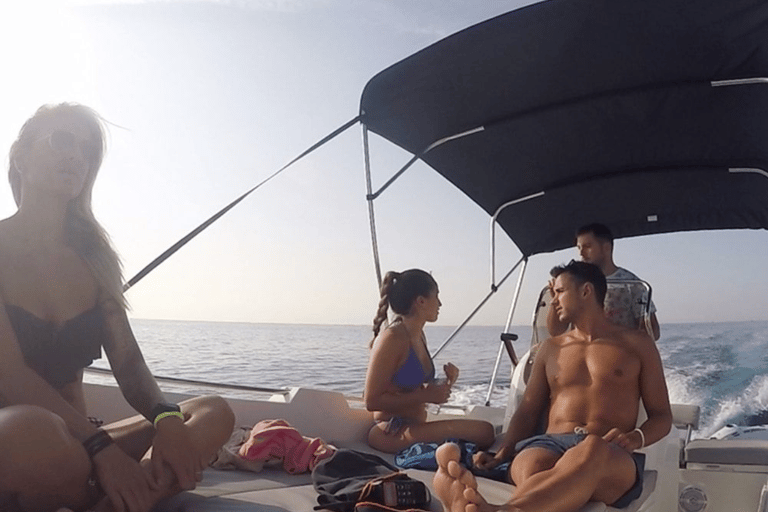 Barcelone : Location de bateaux sans permis2h de location de bateau jusqu&#039;à 6 personnes