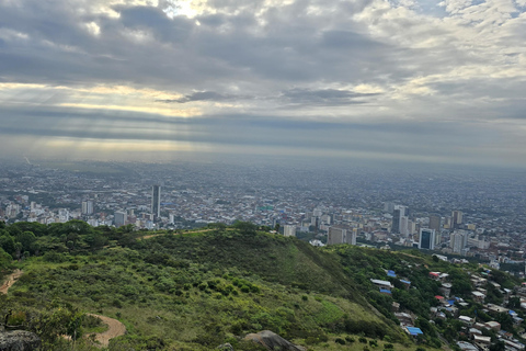 Cali : Ascension guidée de la colline des 3 croixAscension guidée de la colline des 3 croix