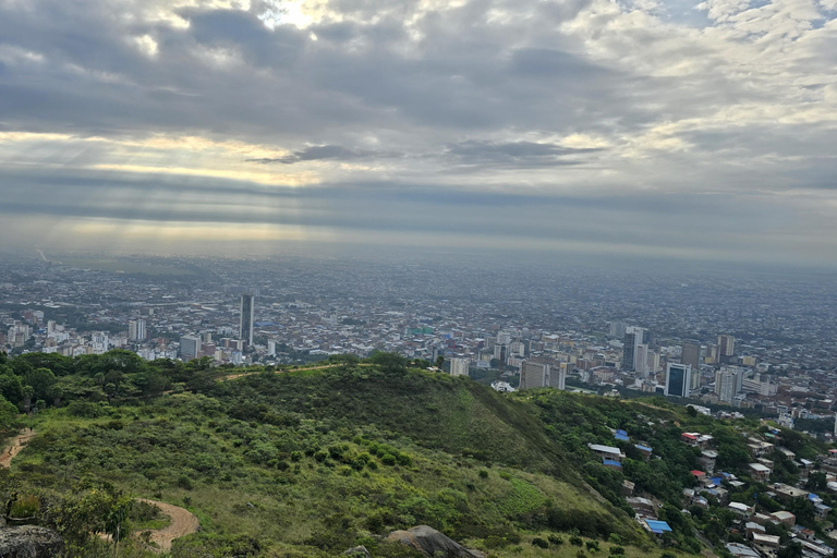 Cali : Ascension guidée de la colline des 3 croixAscension guidée de la colline des 3 croix