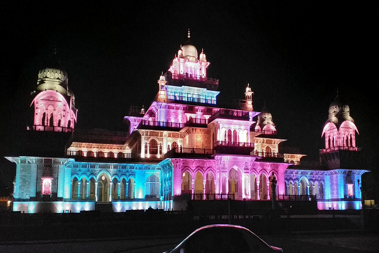 Au départ de Delhi : Circuit privé de luxe de 5 jours dans le Triangle d'OrCircuit avec hébergement dans un hôtel 4 étoiles, voiture Ac, guide touristique