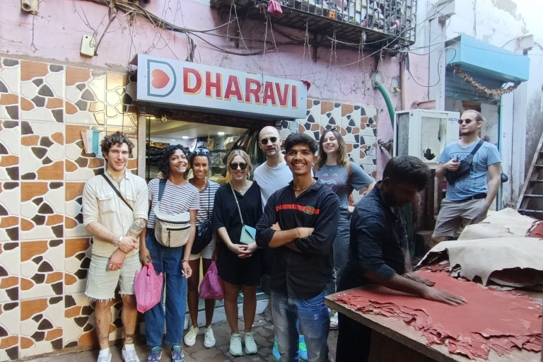 Visita a pie al barrio marginal de Dharavi, en Bombay