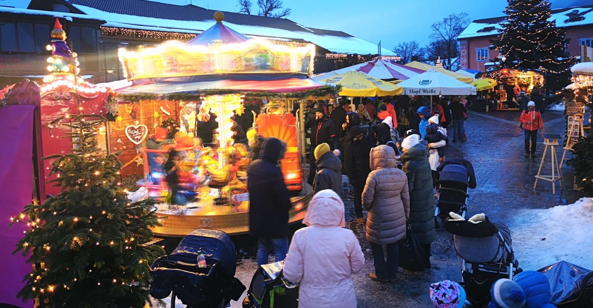 Munich: Neuschwanstein by Bus & Opt. Munich Xmas Market Tour photo 15