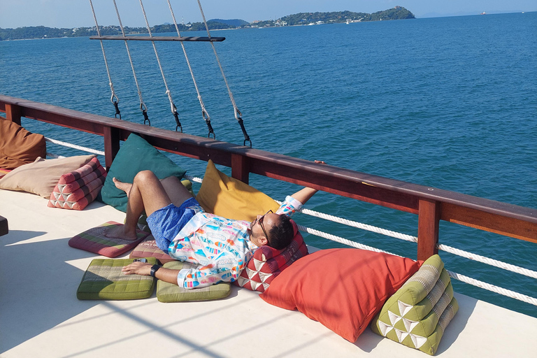 Phuket: Foge das multidões num barco relaxante (Snorkelling)