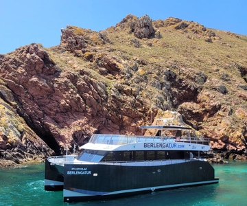 Peniche: Berlengas Island Round-Trip Ferry with Island Stop