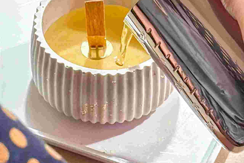 Leipzig: Scented Candle Workshop with Snacks and Drinks