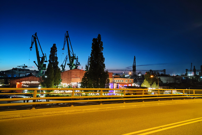 Gdańsk: Wrzeszcz and Shipyard District Private Bike Tour Golden Hour Ride – Gdańsk on evening mood Photo Stops