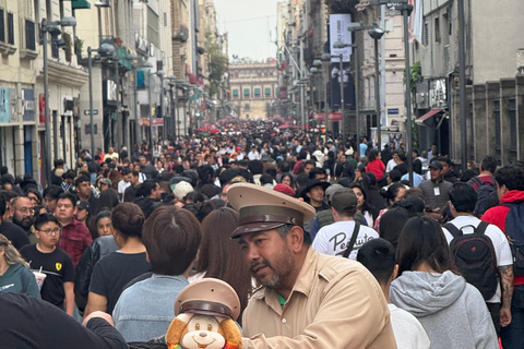 Mexico City: Cable Car, Forest & Centro Bike Tour