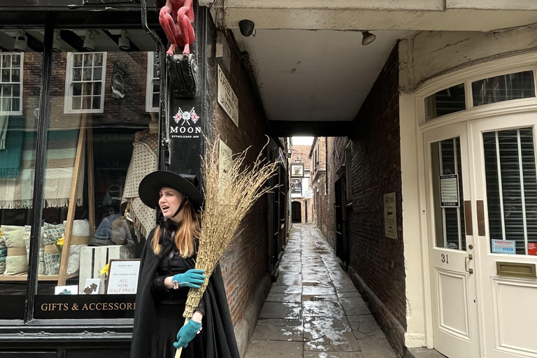 York: recorrido a pie por el casco antiguo de brujas e historiaRecorrido a pie por el casco antiguo de brujas e historia con elaboración de pociones