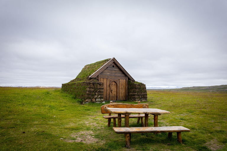 Seyðisfjörður: Puffins, Reindeer, & Waterfall Tour German Departure