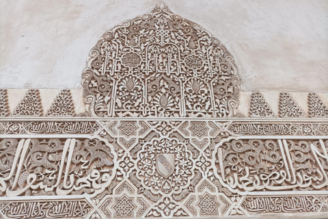 Granada: Alhambra, Alcazaba, and Nasrid Palaces Tour GRANADA. Alhambra with Nasrid palaces, Generalife, Alcazaba