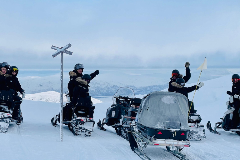 Abisko/Björkliden: Panorama Snowmobile Tour with Snacks