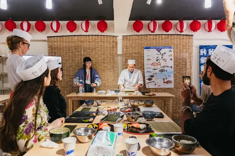 Tokyo: Tsukiji Fish Market Sushi Making Class with Pro Chef