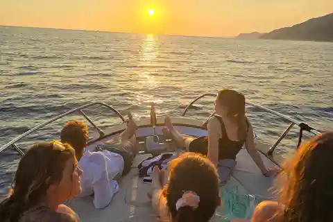 La Spezia. Aperitivo al atardecer y cena en el barco
