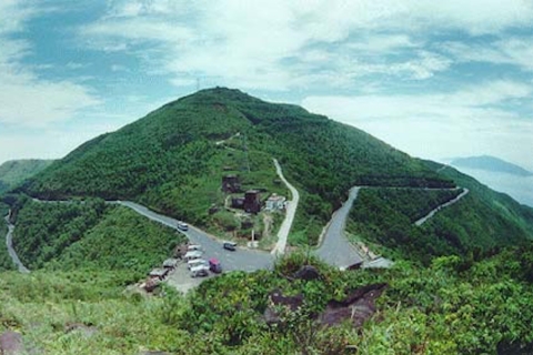 Montagne de marbre - col de Hai Van et plage de Lang Co en privéVoiture privée (uniquement chauffeur et transport)