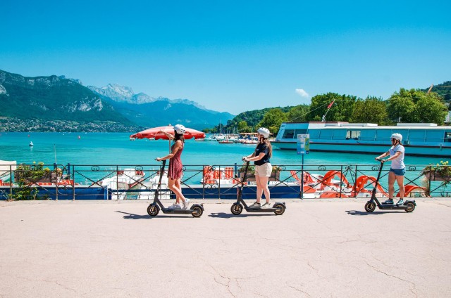 Visit Electric scooter rental - Day (+4h) in Annecy