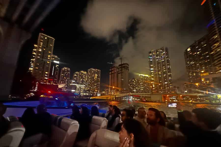 Miami: Abendliche Bootsfahrt auf dem Fluss, im Stadtzentrum und in Brickell. Foto: GetYourGuide Miami: Abendliche Bootsfahrt auf dem Fluss, im Stadtzentrum und in Brickell. Foto: GetYourGuide