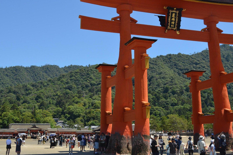 Hiroshima: Miyajima Local Eats and Sacred Sites in 2 Hours