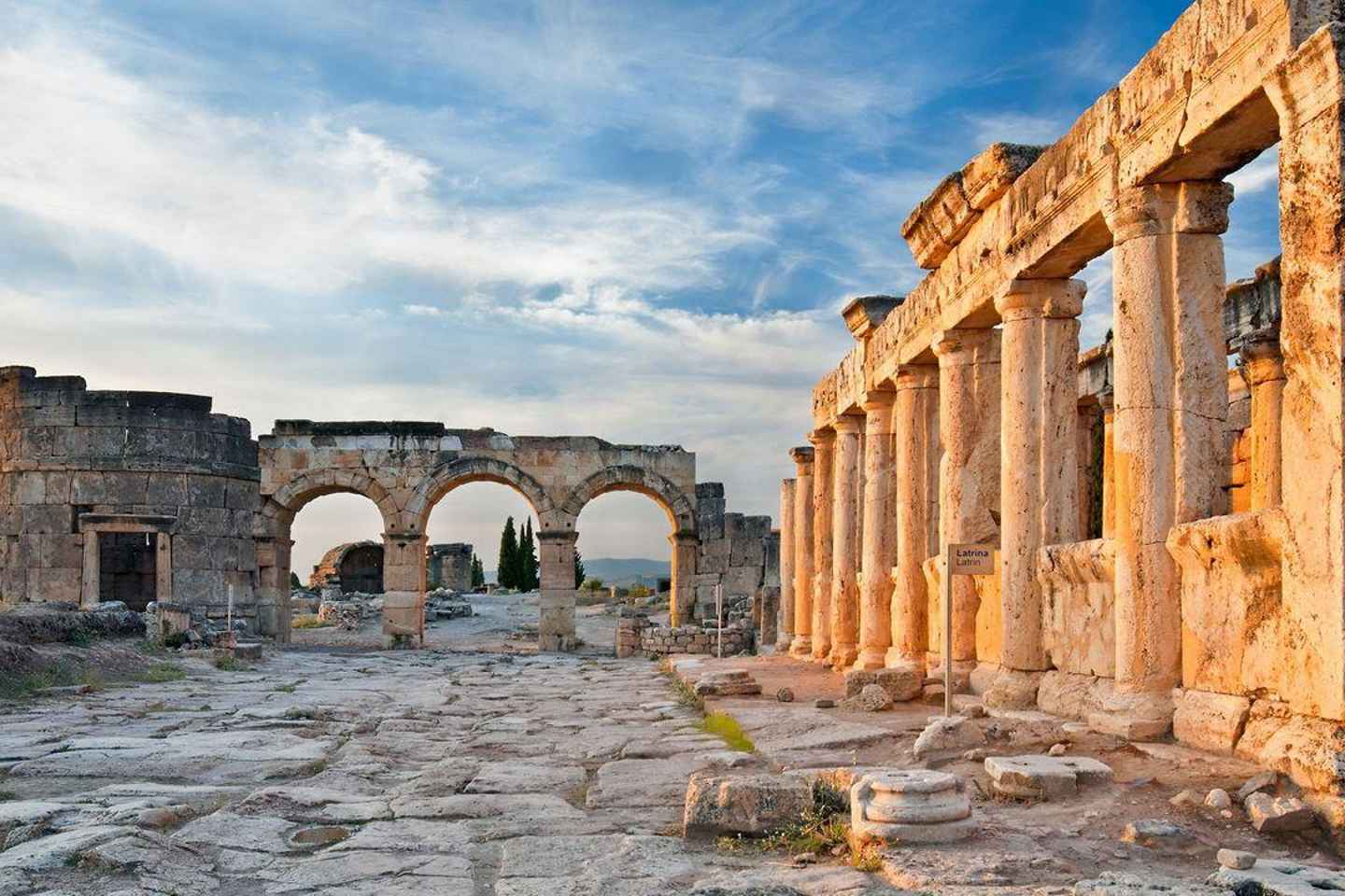 Private Tour: From Kusadasi/Fethiye to Pamukkale