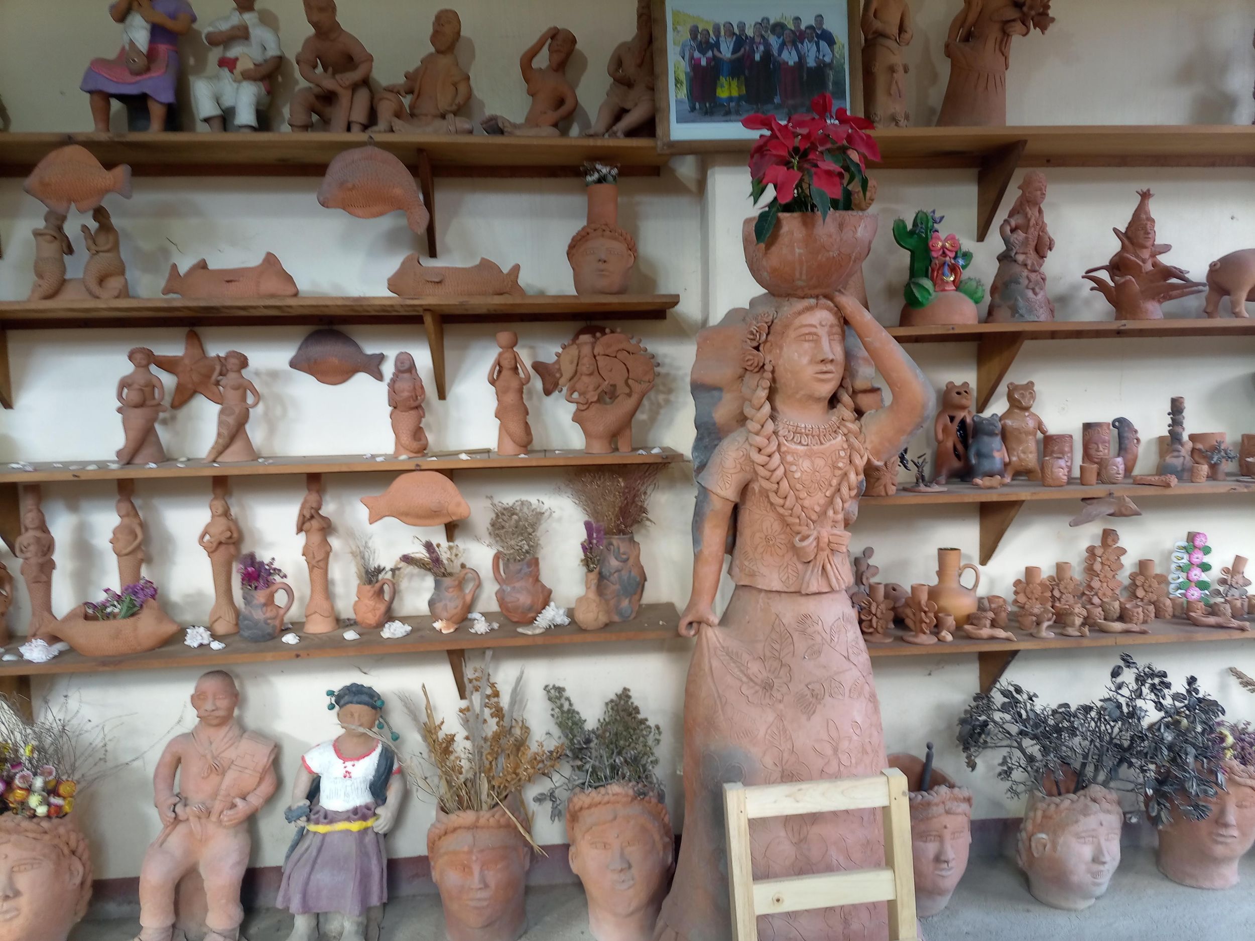 Ocotlán und San Antonino: Workshop „Manos que ven“ und Kunst mit „La flor inmortal“