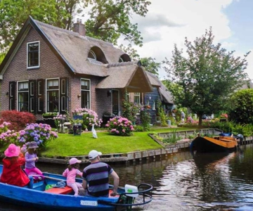 De Amsterdã: Passeio guiado de um dia a Giethoorn com cruzeiro pelo canal