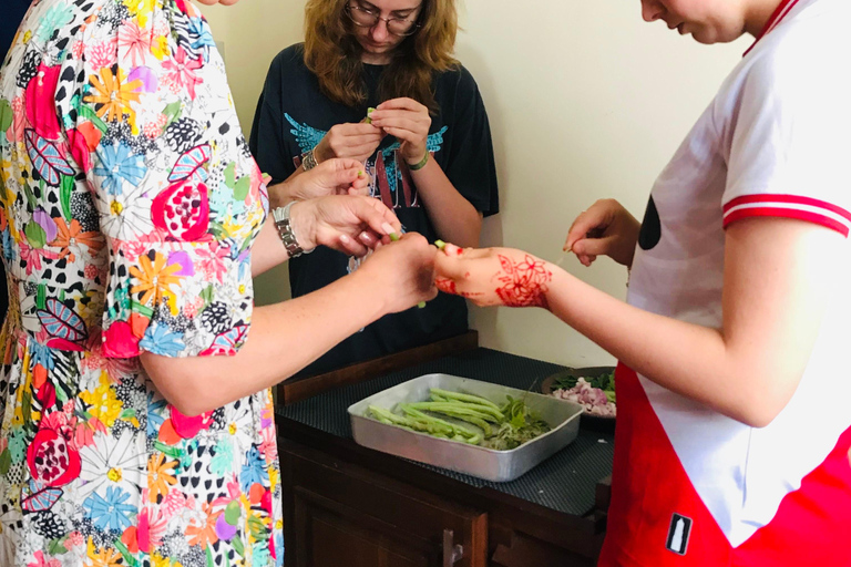 阿努拉德普勒：当地市场探访与草药米工坊体验