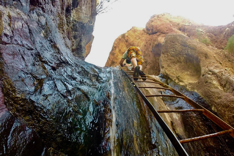 Hoover Dam Kayak Tour & Hike - shuttle from Las Vegas Hoover Dam Kayak Tour - Hot Springs Hike