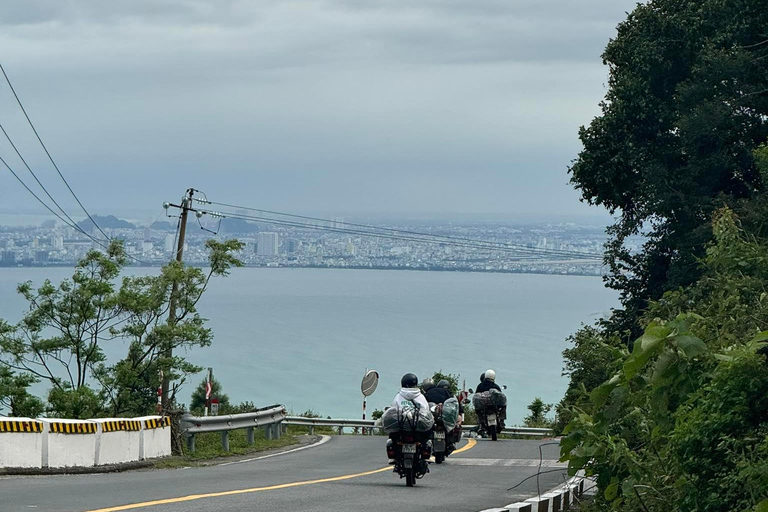 DAGTRIP MOTOR IN HAI VAN PASShai van pass dagtrip motorbikesesss