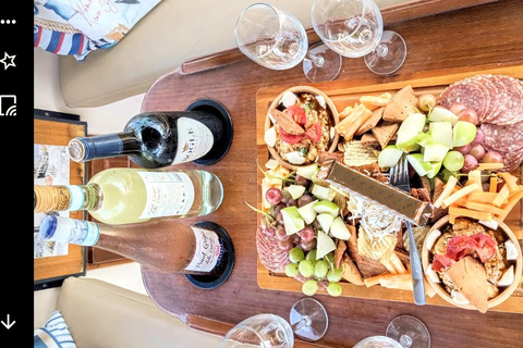 Passeio de barco romântico com vinho e queijo ou jantar surpresaPasseio de barco romântico com vinho e queijo, avistamento de lobos marinhos