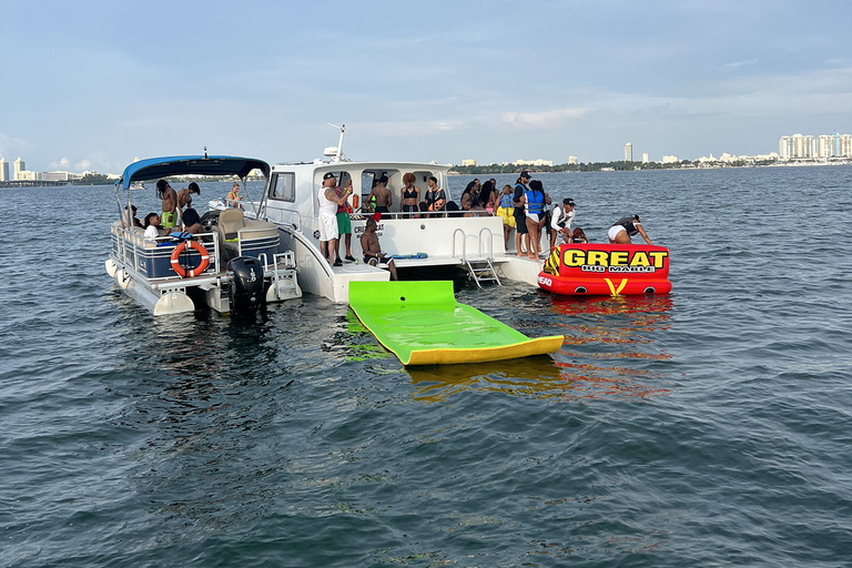 Miami: Avontuurlijke cruise met jetski, tubing en drankjesTour met gas- en jachthavenkosten