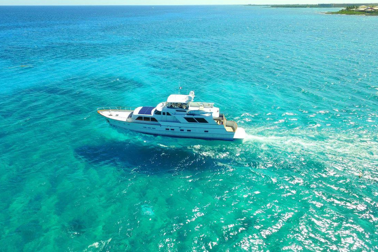 Cancun: Isla Mujeres Yacht Tour 4 hour tour