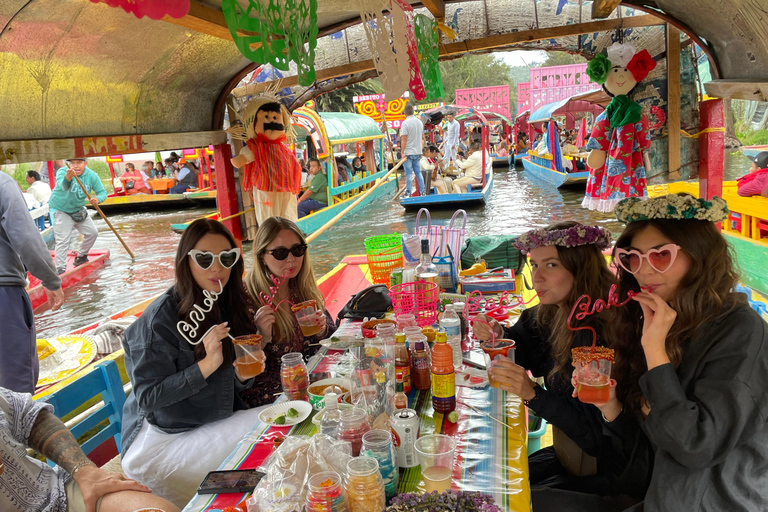 Paseo en Barco por Xochimilco Degustación de Insectos Comestibles Antiguos SuperAlimentoTour Privado en Barco por Xochimilco Degustación de Insectos Comestibles Antiguos