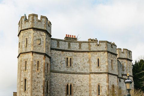 From London: Stonehenge Inner Circle and Windsor Day TripLate Departure with Windsor Walking Tour