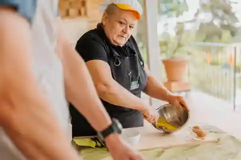 トスカーナ：ピチ・パスタ・クッキングクラス（農場見学＆ランチ付き