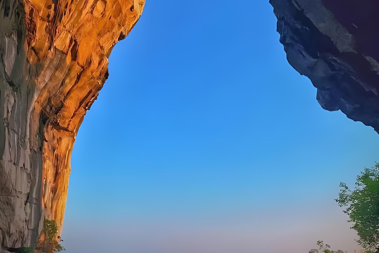 Guilin: Chuanshan cave Tour with Sunset Views