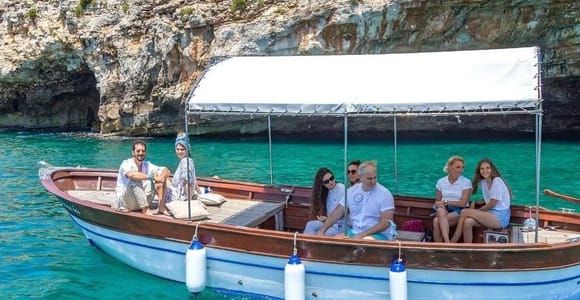 Santa Maria di Leuca: Guided boat tour to the Ionian caves and aperitif