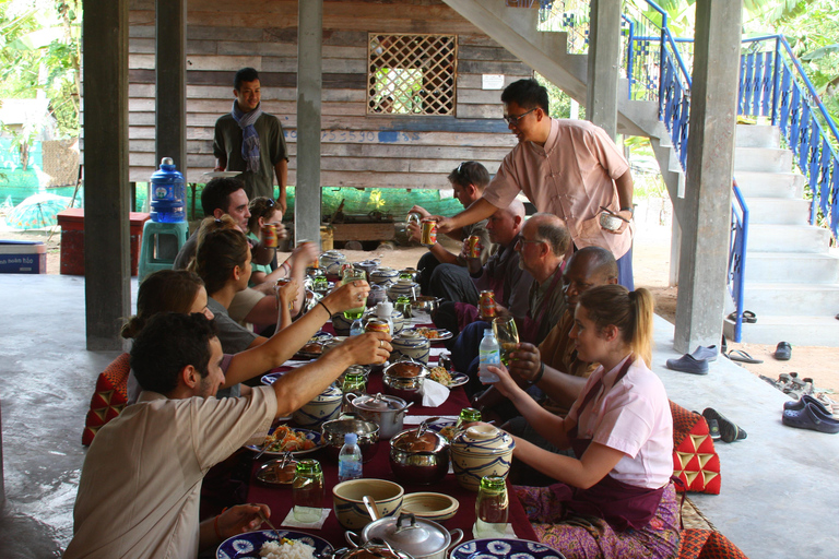 Caminhada pela vila e aula de culinária em Siem Reap