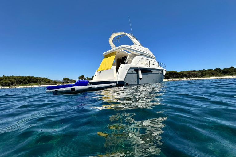 Cannes: Boat cruise to the Leyrins Islands or the Rochers Rouges 4-hour boat ride on an 11m boat, Departure from Cannes