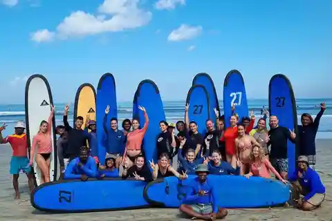 Bali : Leçon de surf avec visite des plages du sud et spectacle Kecak
