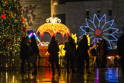 &quot;Tirana After Dark: Visita nocturna y degustación de raki&quot;