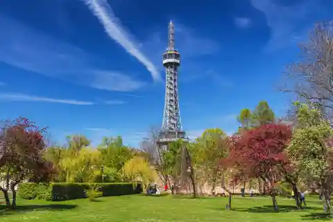 Biljett som låter dig hoppa över kön Petrin Tower Prag Privat tur med biljetter