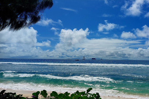 Recorre Mahe Seychelles a tu manera. Playa del parque nacional Victoria