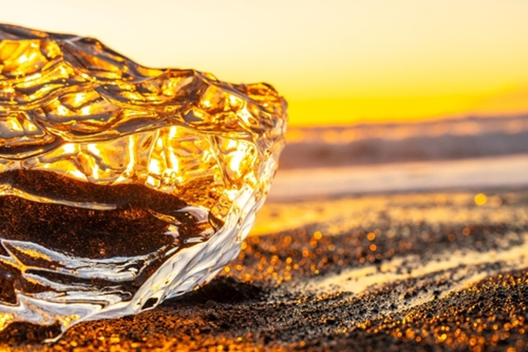 Reykjavík: Gletscherlagune, Diamant- &amp; Schwarzer Strand auf Chinesisch钻石沙滩&amp;冰河湖一日游（从您选择的指定地点接送）