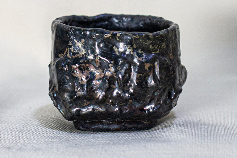 Jabal Lwiebdeh Amman: Japanese Pottery (Kurinuki)