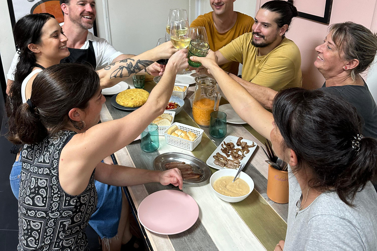 Alicante:Evening Spanish Tapas Cooking Class with Live Music 1 Extra Drink