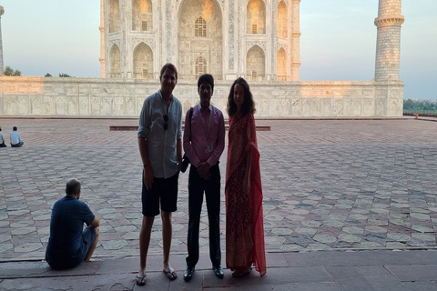 Agra: Taj Mahal Guided Tour Tour with Lunch at 5-Star Hotel, Monument Ticket Local Guide