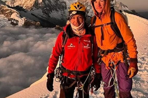 Huaraz: Nevado Chopicalqui 4-Day 6354 m Climbing Expedition